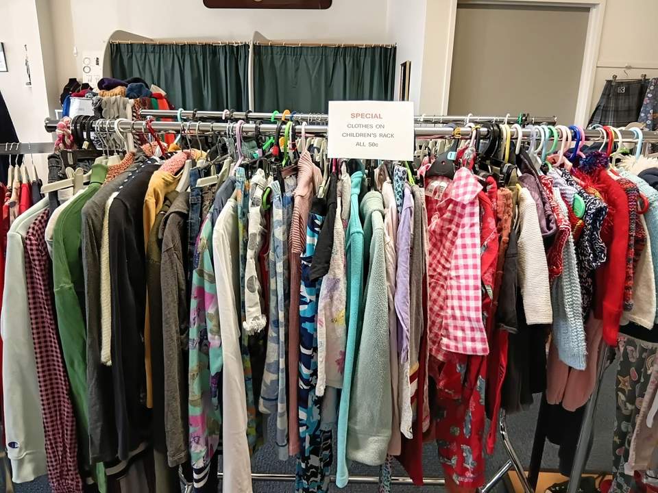 SPECIAL Clothes on children's rack all 50c