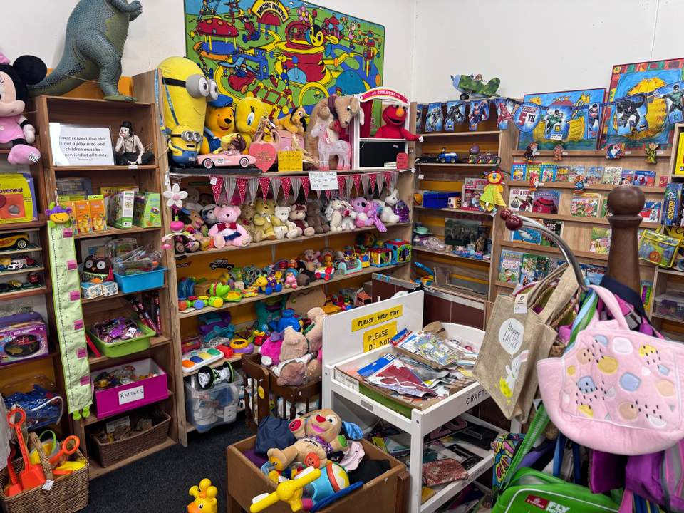 Probably the best in this cluster- huge selection of corners especially men’s wear, well laid out, lots for kids, collectables, sports gear, great prices.