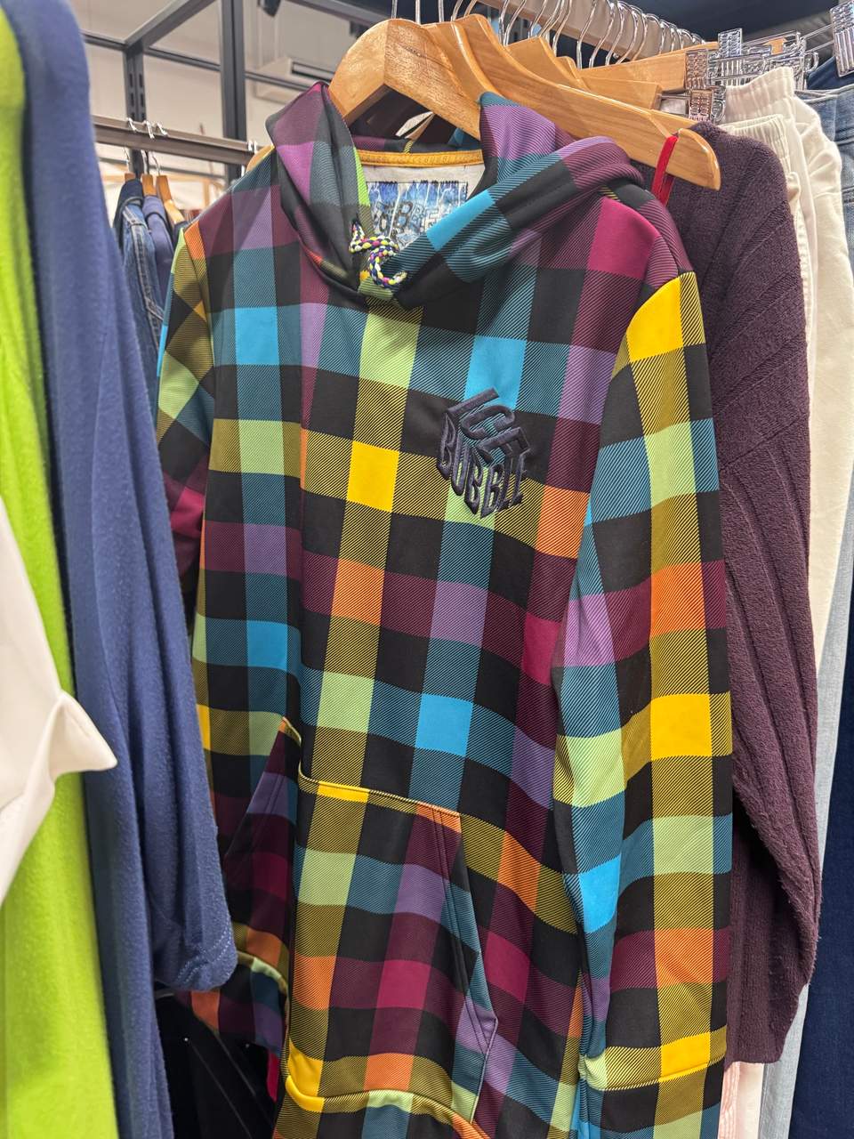 Much better location here and huge selection, especially lots of collectors items and designer furniture. Pricing seems reasonable on clothes