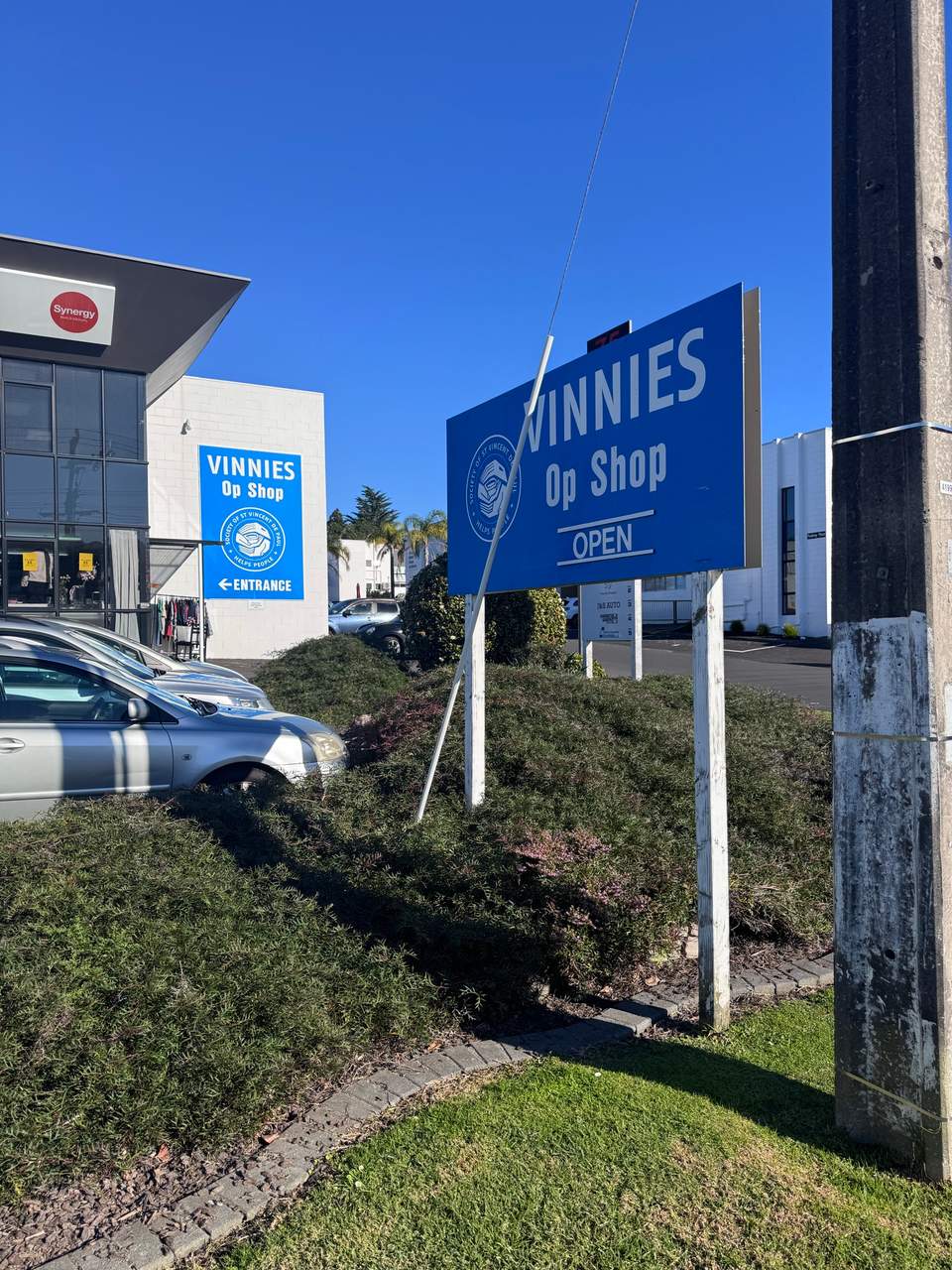 Always with a visit when visiting the big hospice shop across the road, can be good finds. Mostly clothes, shoes, books, bric brac and homewares.