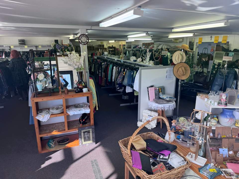 Always with a visit when visiting the big hospice shop across the road, can be good finds. Mostly clothes, shoes, books, bric brac and homewares.