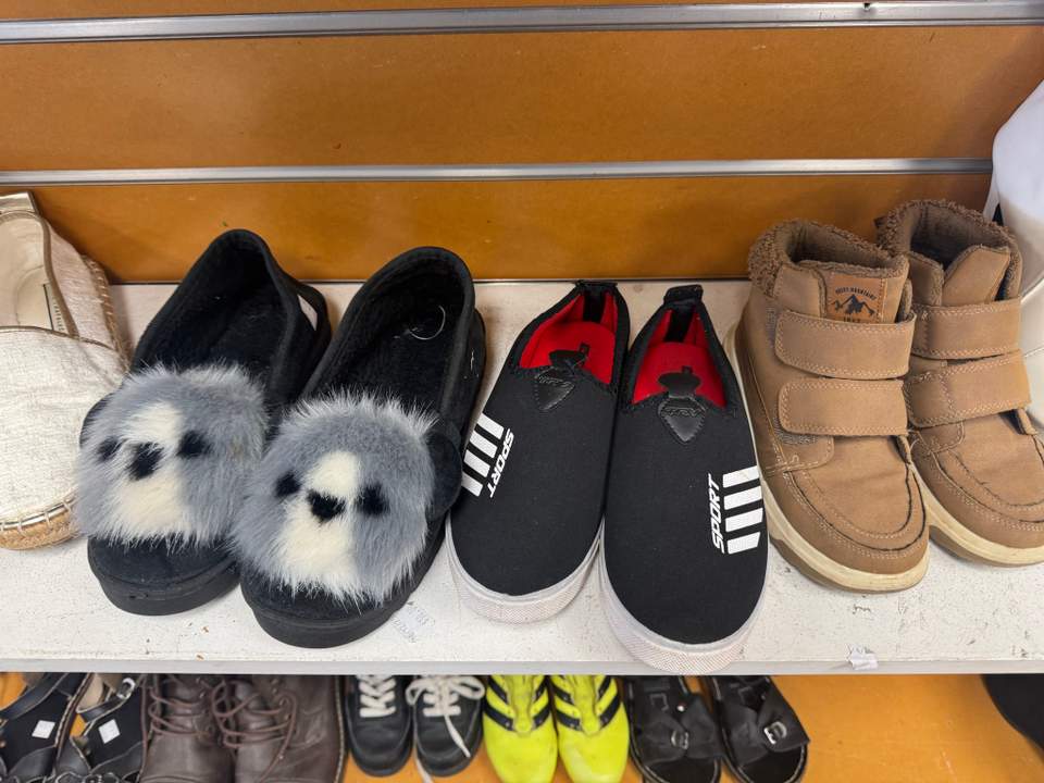 Prices here are really approachable and there’s good turnover and gems to be found, it’s my fave in Papakura. Treasures I didn’t buy yesterday….