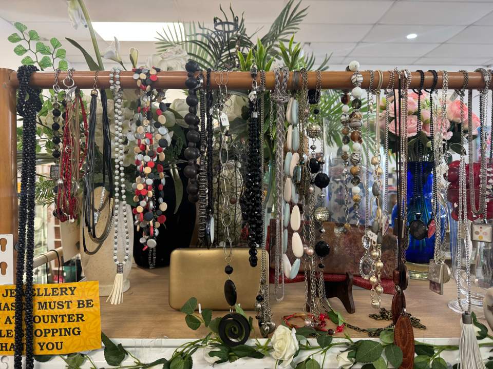 Highlights: Jewellery, Shoes, Books and Clothes- nicely organised by size and colour. Prices are very approachable. Probably the best op shop in Puke for clothes.