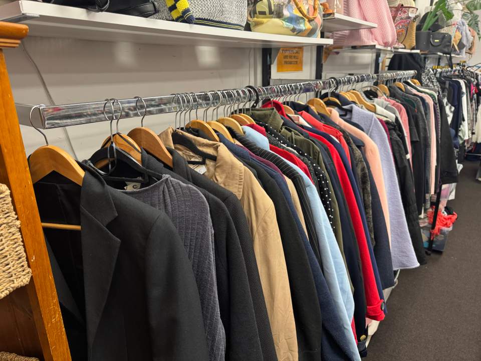 Highlights: Jewellery, Shoes, Books and Clothes- nicely organised by size and colour. Prices are very approachable. Probably the best op shop in Puke for clothes.