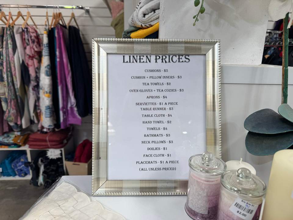 High quality esp in artwork, bric’a’brac and clothes, good prices.