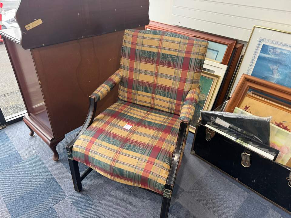 Some bargain brand New Jerseys from a major brand, as well as half price winter shoes. This ship always has kids clothes for me and great menswear section and retro furniture and dinnerware & cups etc