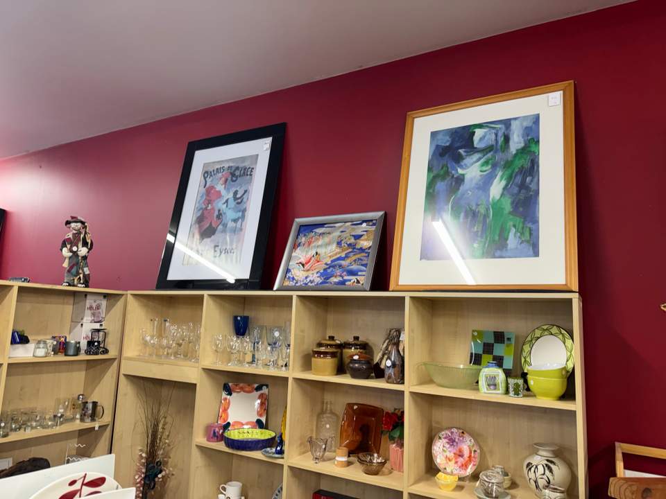 Across from the Wairau quartet this Hospice Shop has a great range of clothes ($5 sale), artwork, shoes, bags and is always worth a stop in
