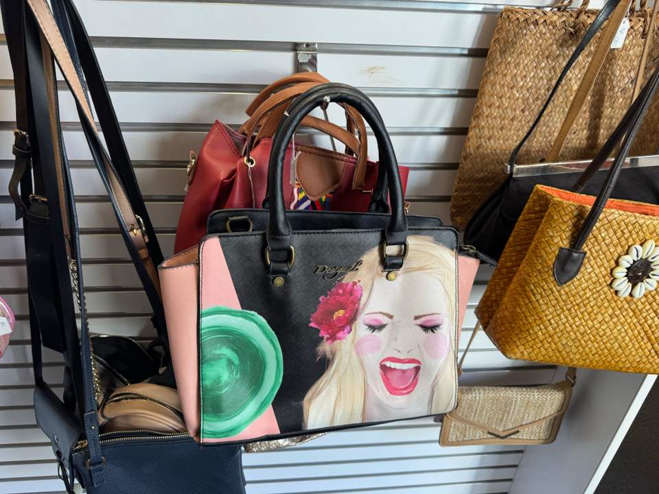 Across from the Wairau quartet this Hospice Shop has a great range of clothes ($5 sale), artwork, shoes, bags and is always worth a stop in