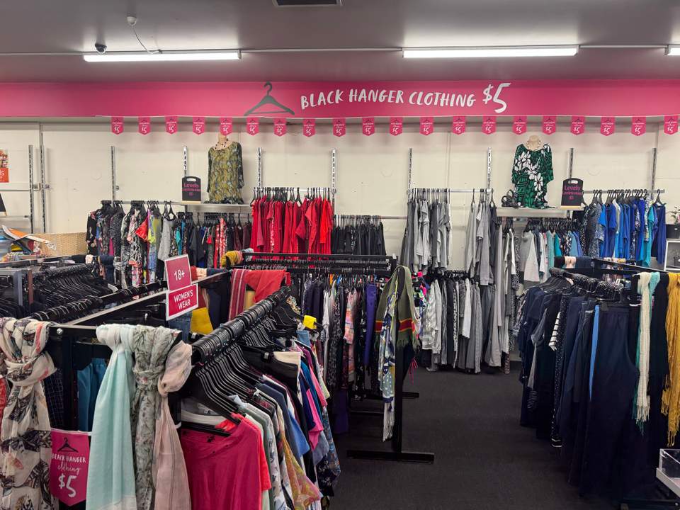 Across from the Wairau quartet this Hospice Shop has a great range of clothes ($5 sale), artwork, shoes, bags and is always worth a stop in