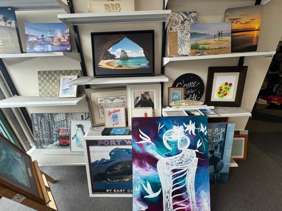 The leopard roller skates are still someone’s to find! This store is great for ladies & kids clothes, art, furniture. Cathedral Cove canvas is really premium I’m surprised it’s not sold in a month