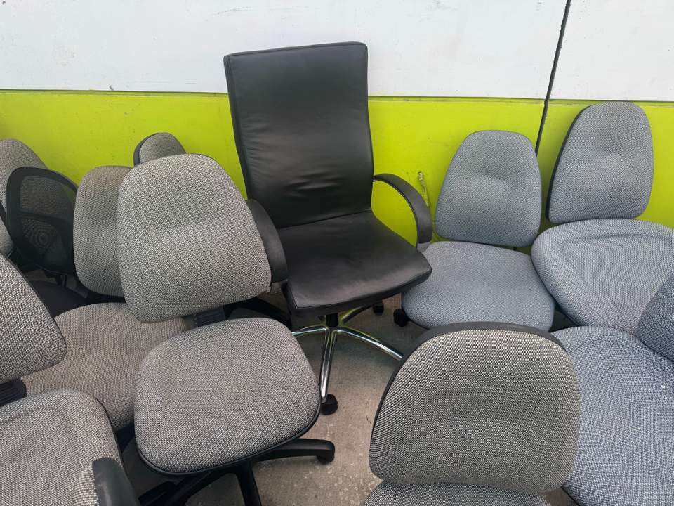 Huge drop of office chairs in, real good quality, most $20.