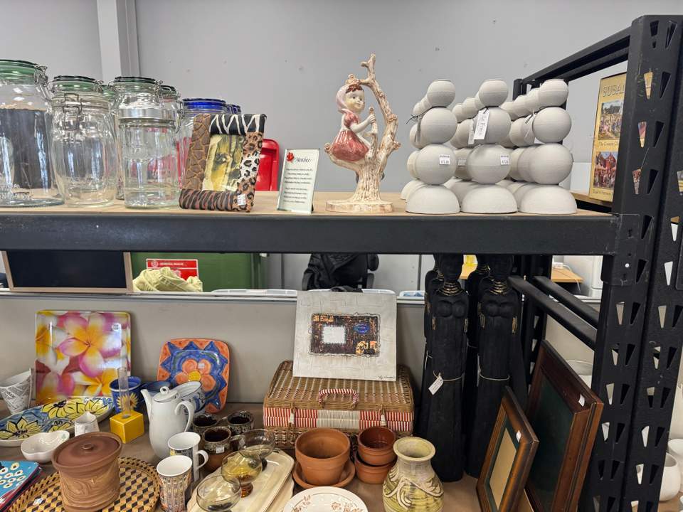 Store tucked away around corner from Clendon Mall. Kind of like Manurewa one in that it’s cheap/flat rates on everything and there’s great finds on the racks if you take the time.
