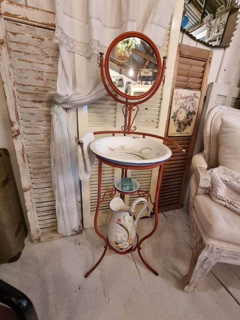 Check out Oohlala Vintage Studio in Waiuku