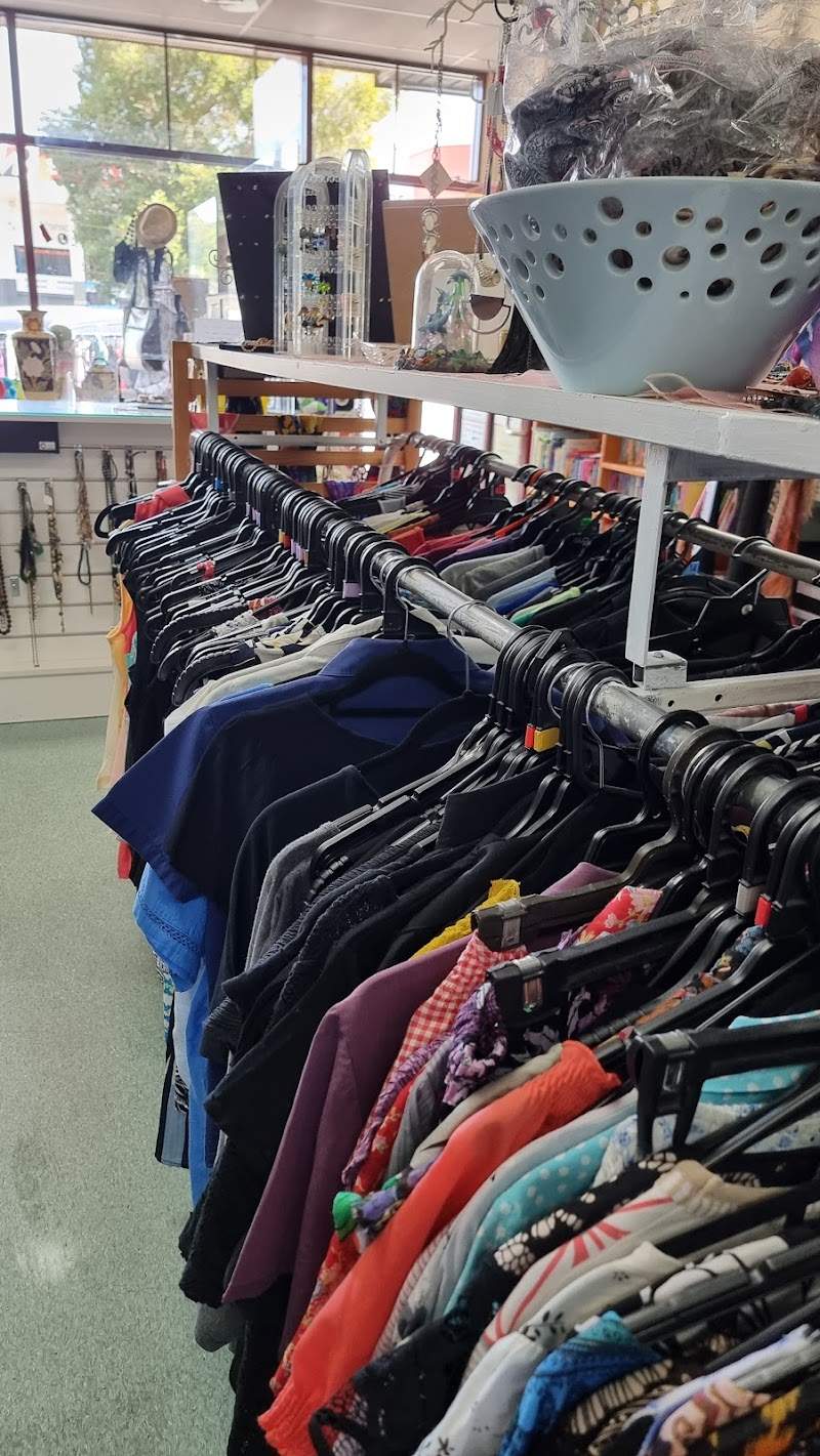 Check out West Gippsland Hospital Drouin Auxiliary Op Shop in Drouin