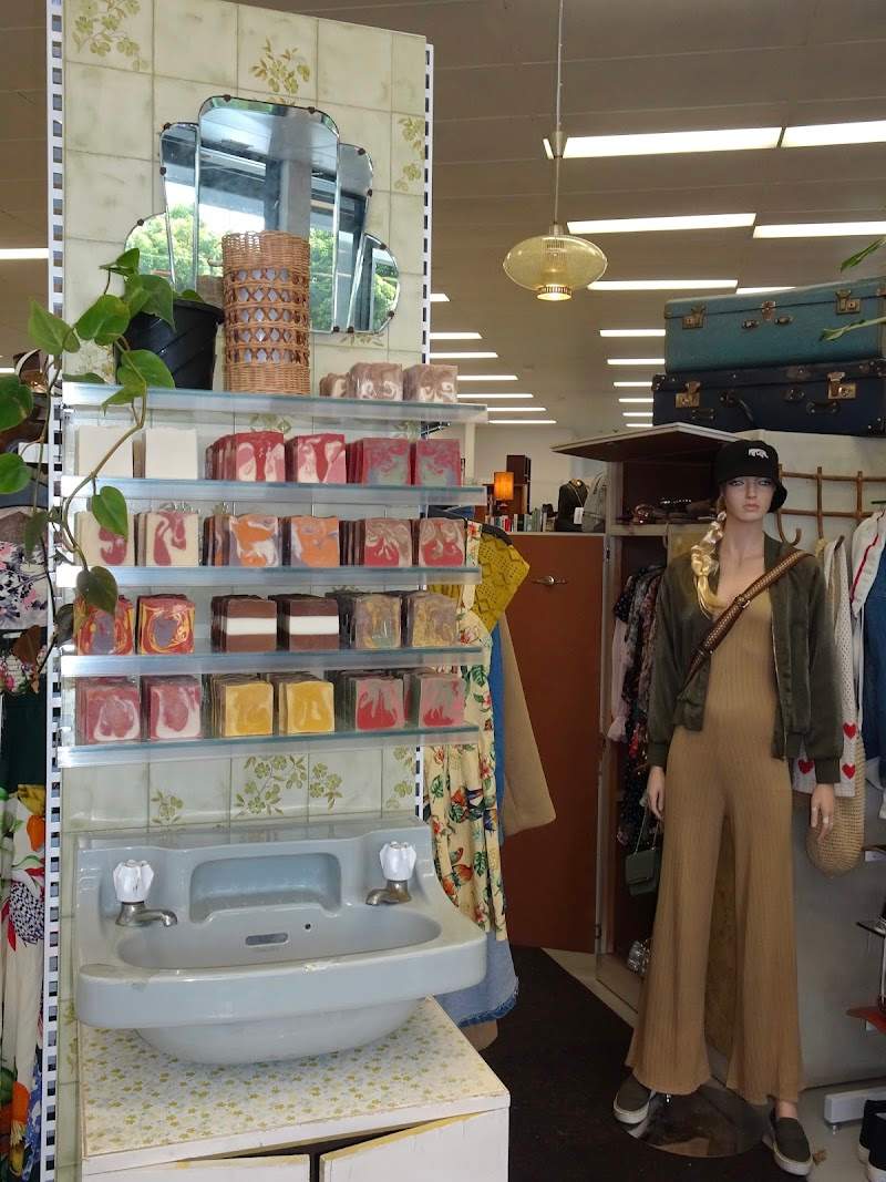 Check out Lifeline Shop Carseldine in Carseldine