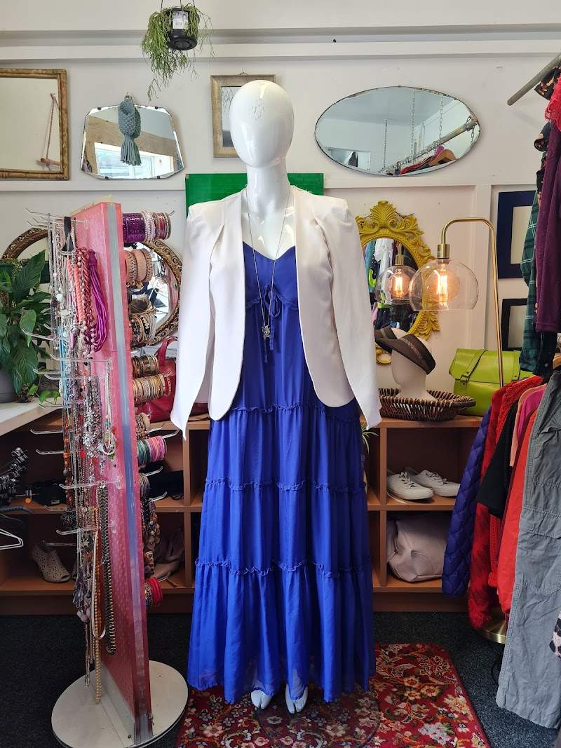 Check out Curated Clothing in Kihikihi
