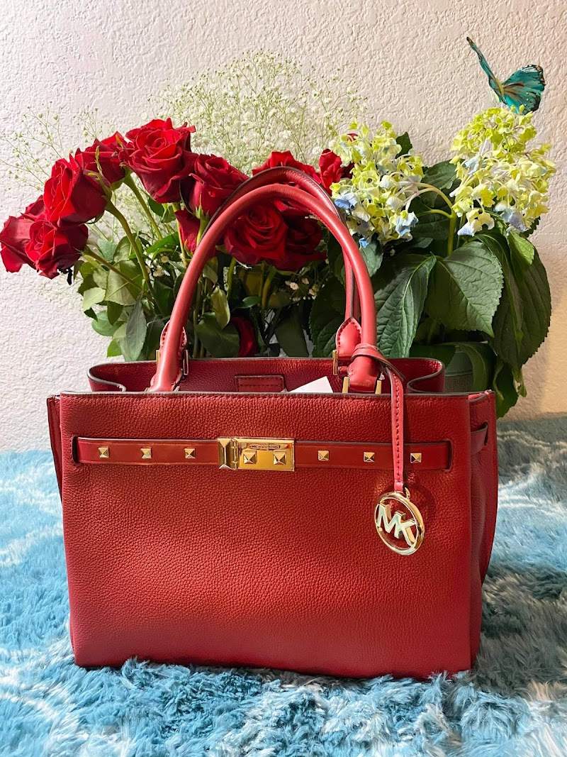 Check out Fashionista Closet in Marton