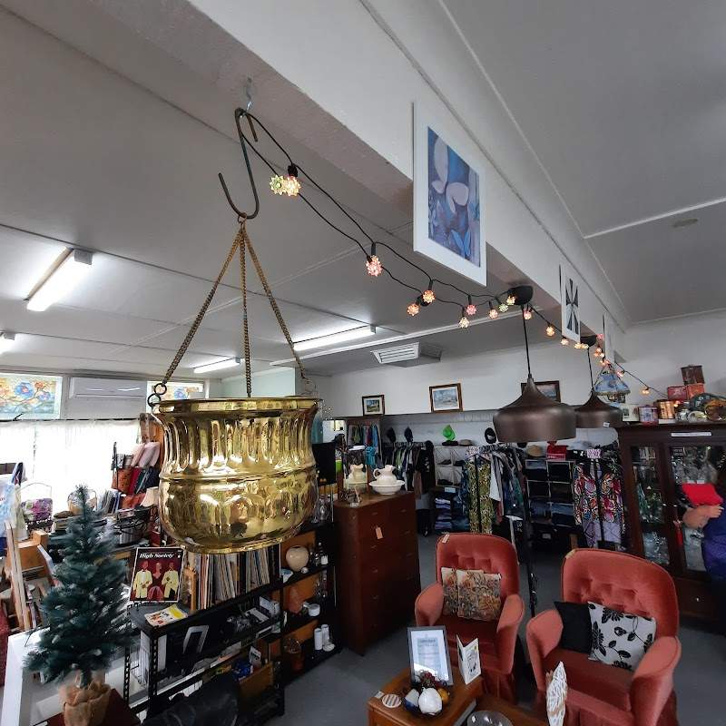Check out SeconhandNellie’s in Kilmore