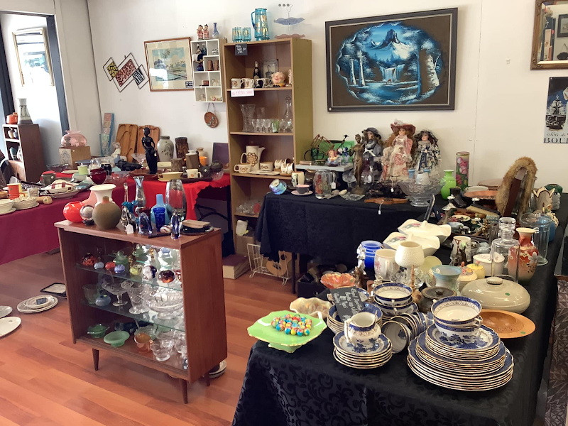 Check out The Collective Retro/Vintage Shop in Whanganui Central